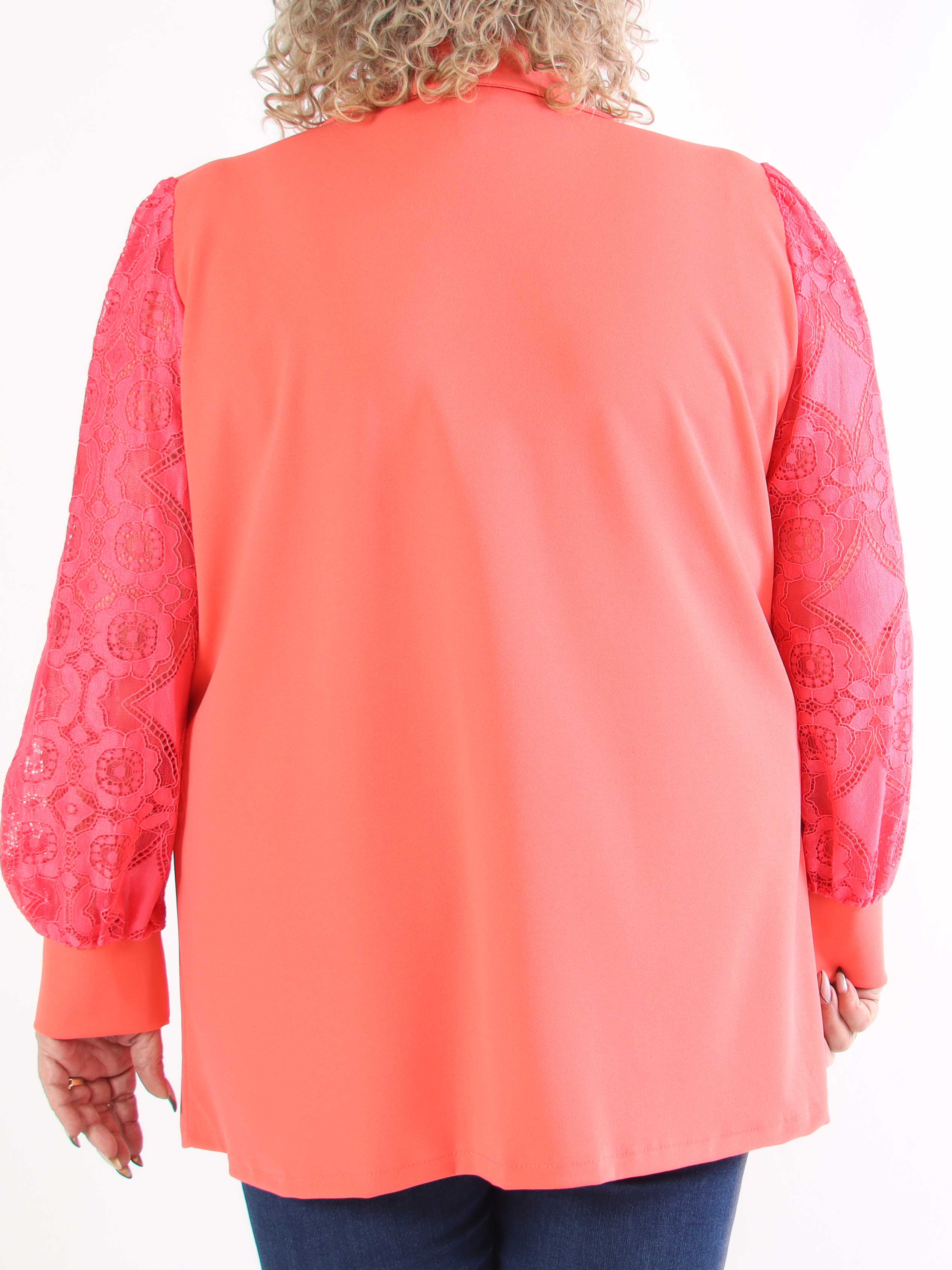 Kata Lace - Oversized blazer med ärmar i spets
